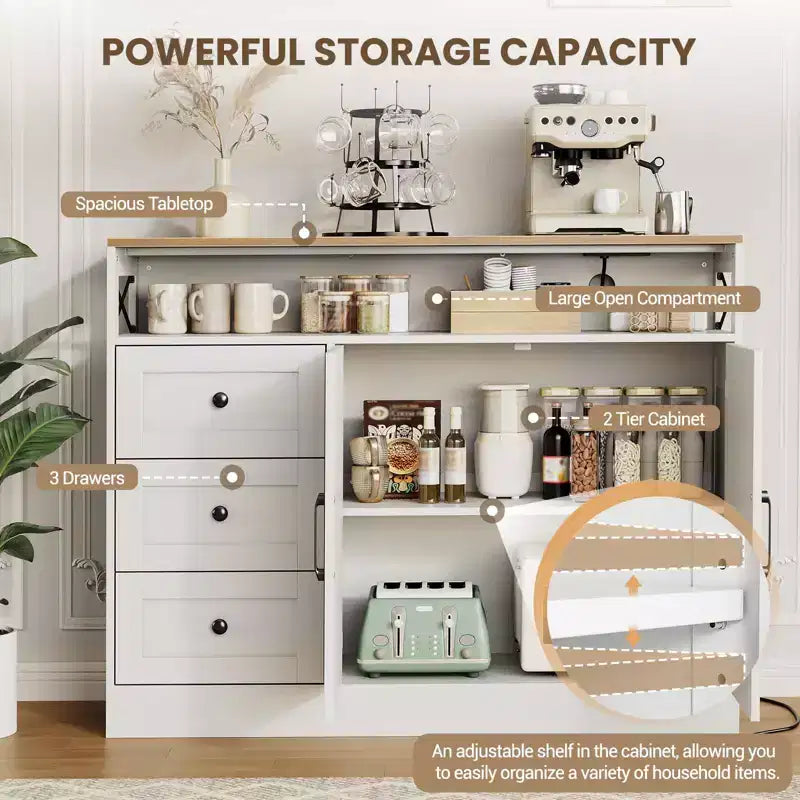 Mobile buffet da fattoria da 47" con presa di corrente integrata, 2 ante scorrevoli e 3 cassetti, bianco antico
