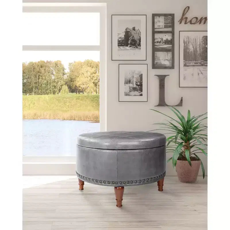 Pouf Contenitore Rotondo in Similpelle con Rifinitura Borchiata